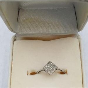10k white gold diamond ring